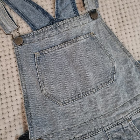 HALF PRICE SALE !!!  Cotton On Denim Short Overalls - Picture 2 of 4